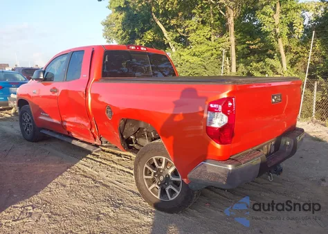 2016 Toyota Tundra Sr5 5.7L V8 z USA, uszkodzony, nr VIN 5TFUW5F12GX554560